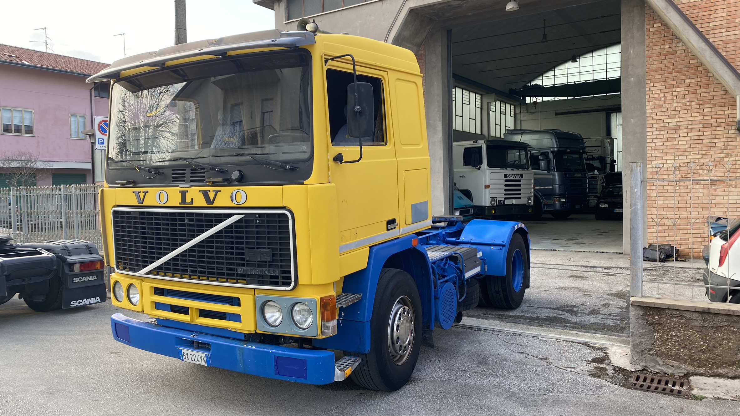 VOLVO F 12